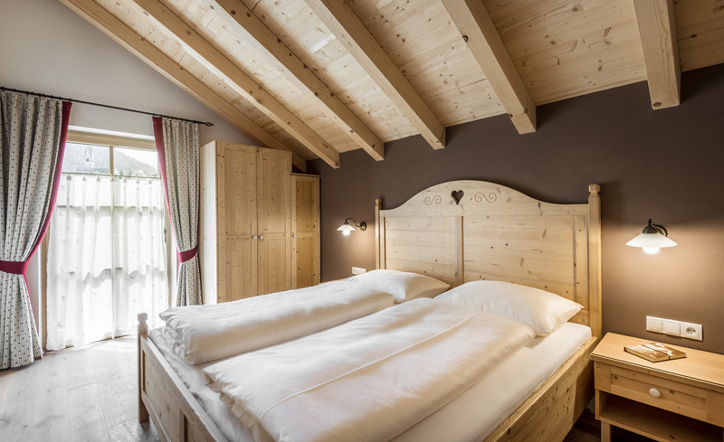 Erholungsurlaub in Südtirol- Kommen Sie zur Ruhe in Ihrem exklusiven Fichtenschlafzimmer