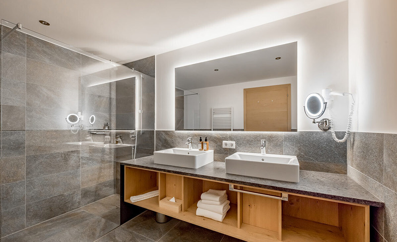 alpenparks-hotel-arlberg-badezimmer