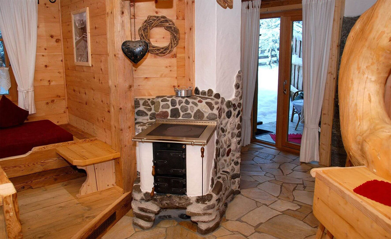 Offener und komfortabler Wohnbereich in den Chalets Moll in Tirol