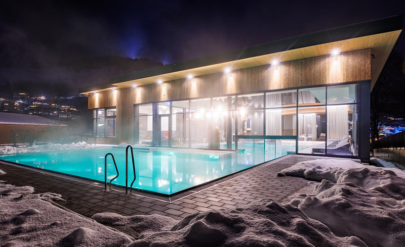 outdoorpool-winter-hotel-oberschwarzach