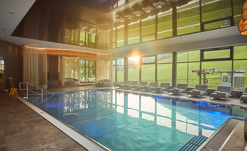 indoorpool-family-hotel-oberschwarzach