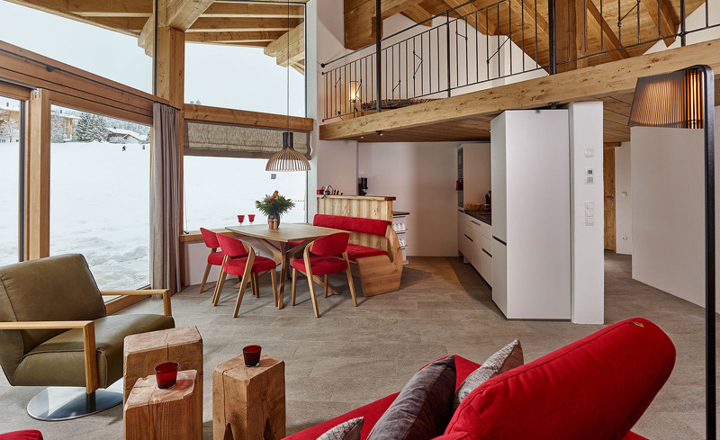 Die Löwen Chalets bieten einen Wohlfühl-Wohnbereich mit offener Küche, der keine Wünsche offen lässt