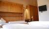 Designvolle Zimmer aus Altholz im Almhotel Edelweiss in Pichl