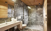 Badezimmer ausgestattet mit exklusiven Natursteinplatten- Smaragdjuwel Salzburg