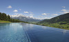 Infinity Pool auf der Alm- Urlaub Deluxe in den Salzburger Bergen