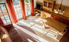Sonnendurchfluete Zimmer bieten idealen Komfort in den Astner Hütten