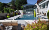 Outdoor-Pool des Time Design Hotels im Sommer