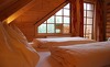 Stilvolle Zimmer aus Altholz im Almhotel Edelweiss