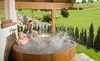 Das Bad im Außenpool weckt Lebensenergie- Luxus in Ihrem privaten Chalet im Hüttendorf Ladizium
