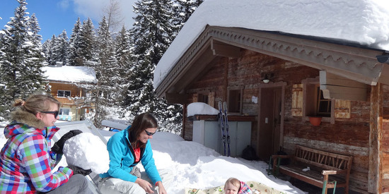 Wintervergnügen mit der ganzen Familie in den Ast'n Hütten