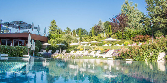 Außenbereich der Badelandschaft- © Hotel & Spa Der Steirerhof Bad Waltersdorf