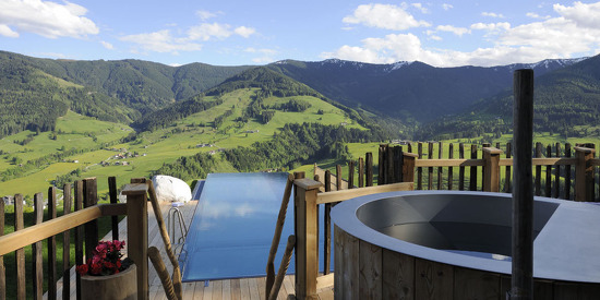 Entspannen Sie in Ihrem Premium Chalet mit privatem Infinity Pool