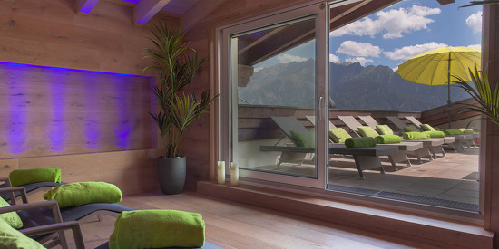 Wellnessbereich mit Panoramaausblick