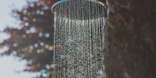 senhoog-bergwaertsgeist-regendusche