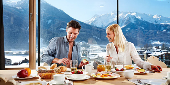 Genießen Sie Ihr Frühstück mit Panoramablick im Smaragdjuwel in Salzburg